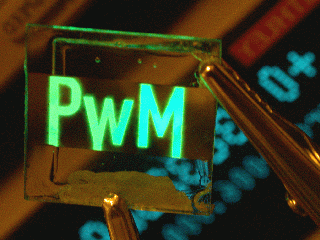 Organische LED in Form der Initialen PwM